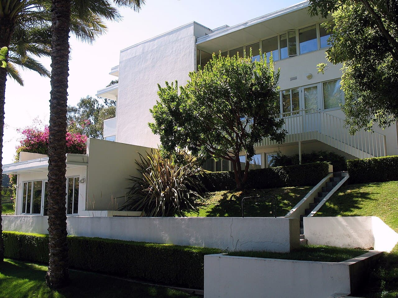 Arthur and Mona Hofmann House