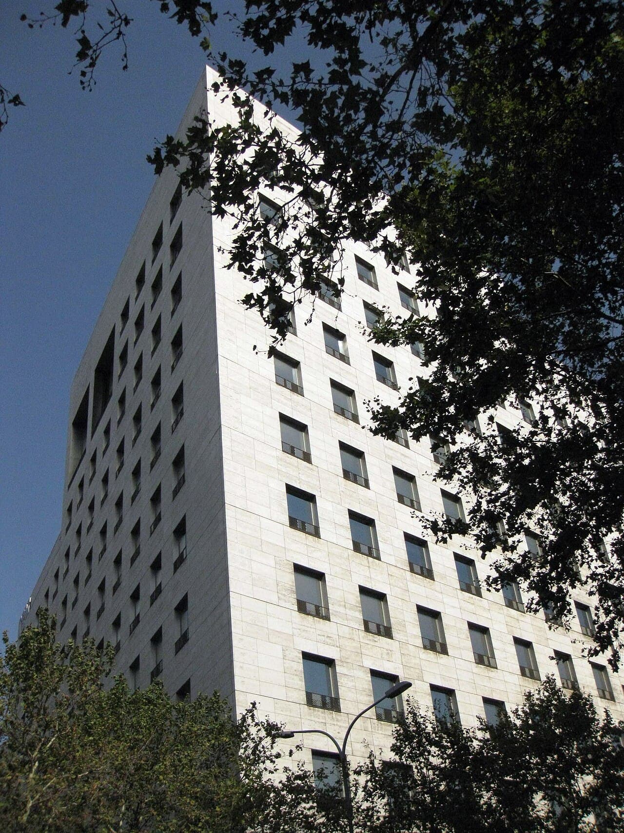 Edifici Illa Diagonal