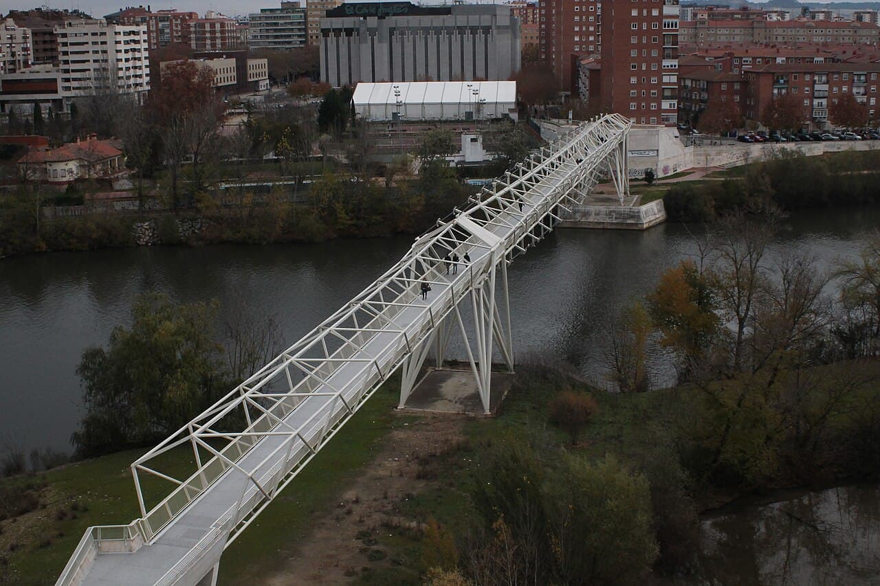 Footbridge of the Science Museum (Valladolid)